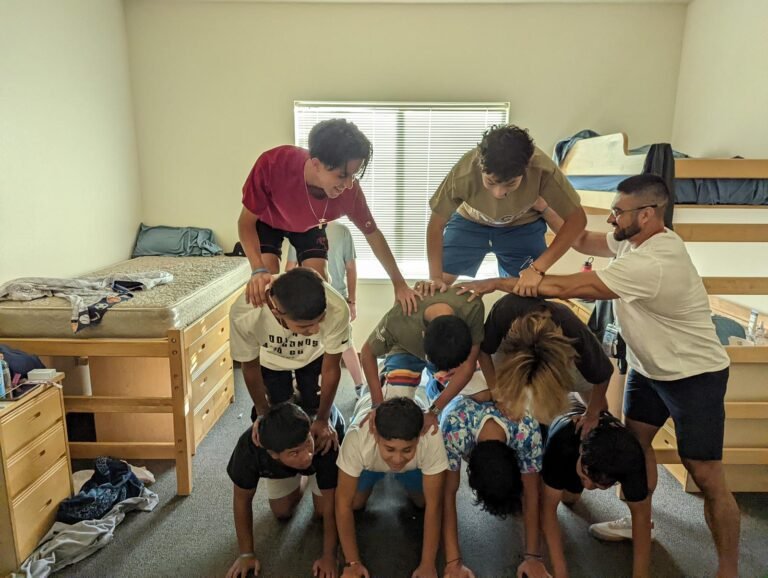 Estudiantes del grupo de j&oacute;venes de La Vi&ntilde;a